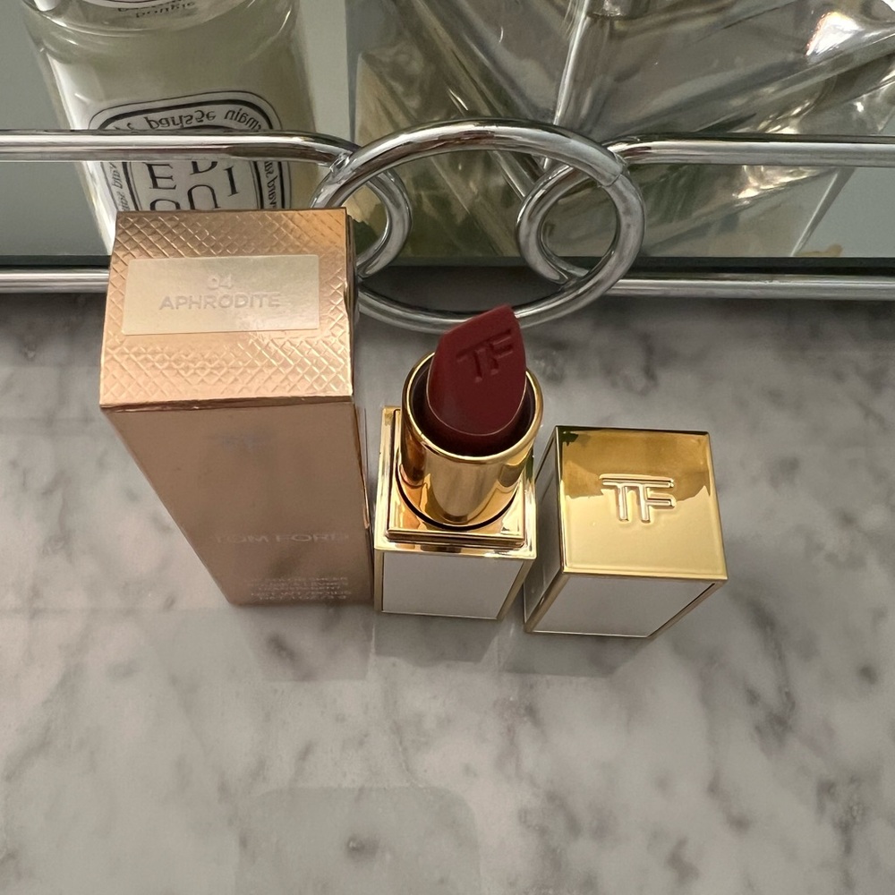 NIB Tom Ford Lipstick - shade 04 - Aphrodite - Picture 2 of 2